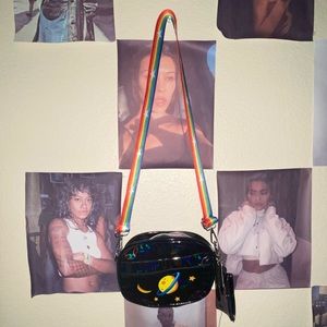 Holographic crossbody